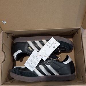 Adidas Black and White Sneakers Sleek Design